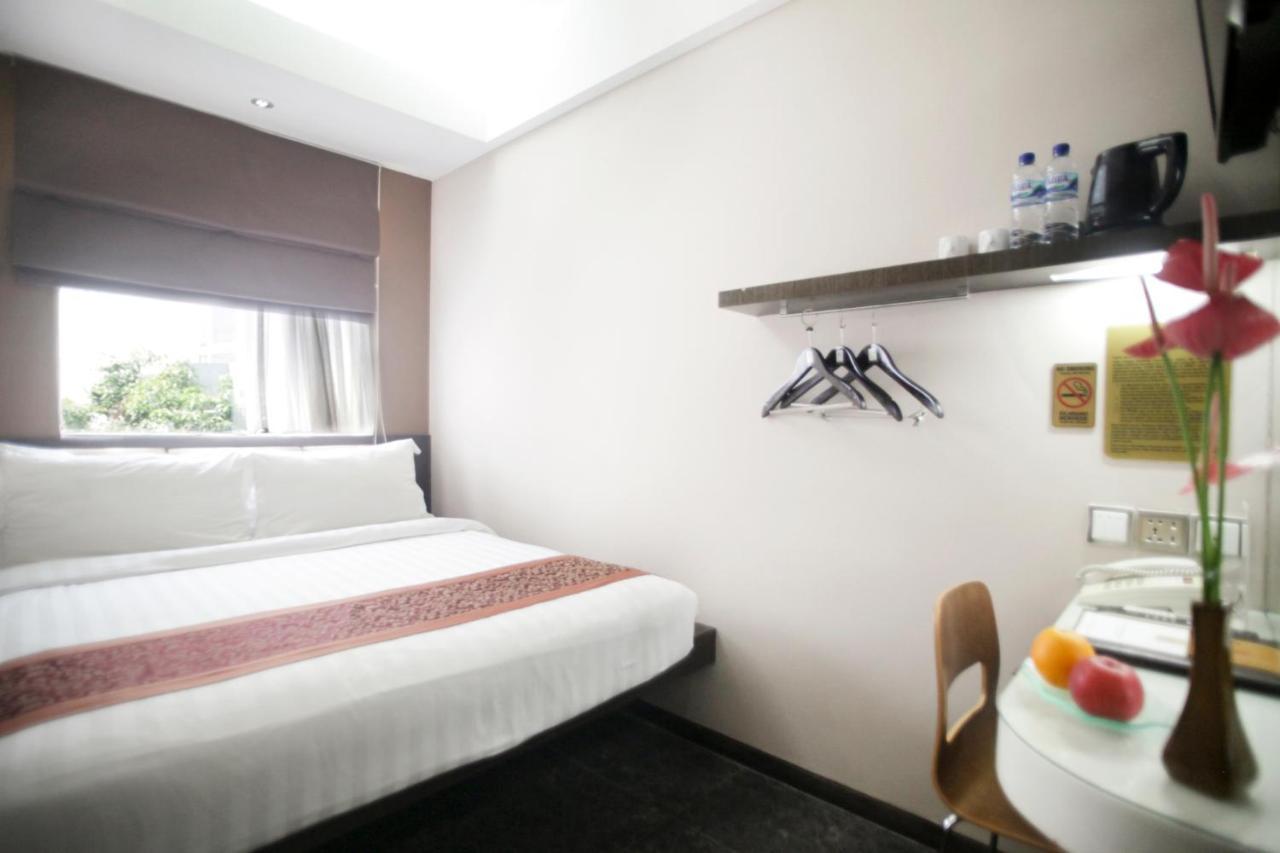 Favor Hotel Makassar City Center By Life Екстериор снимка