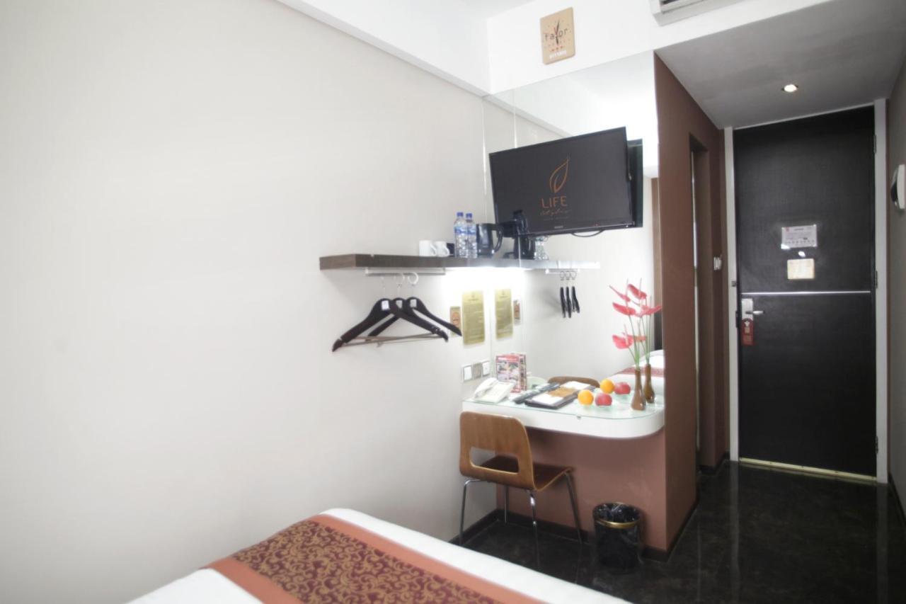 Favor Hotel Makassar City Center By Life Екстериор снимка
