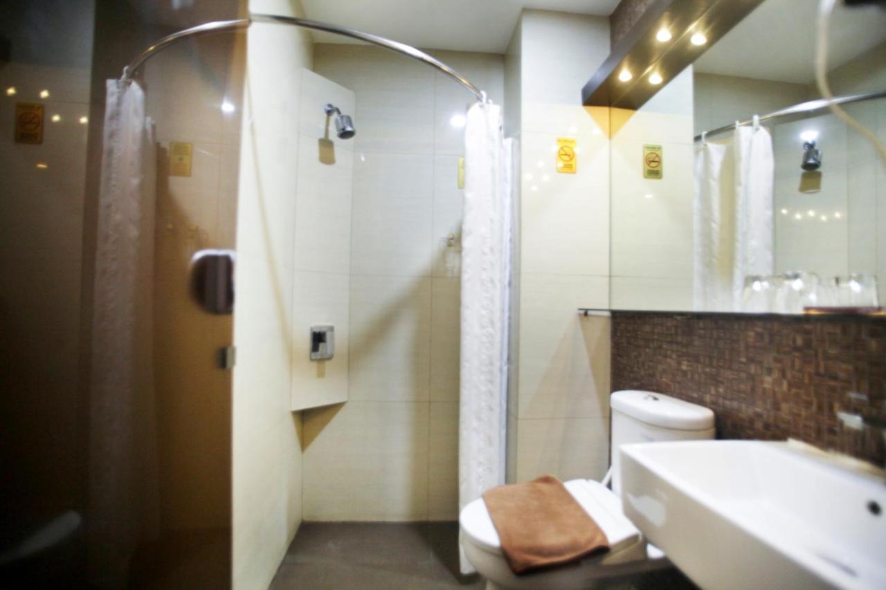 Favor Hotel Makassar City Center By Life Екстериор снимка