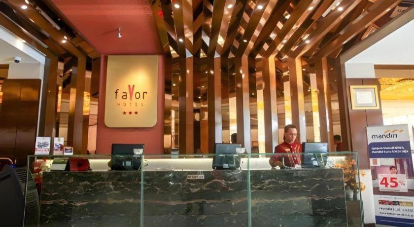 Favor Hotel Makassar City Center By Life Екстериор снимка