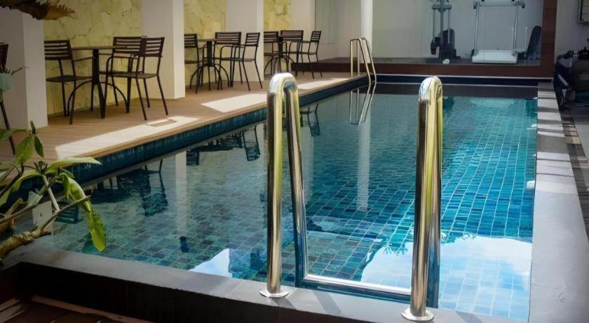 Favor Hotel Makassar City Center By Life Екстериор снимка
