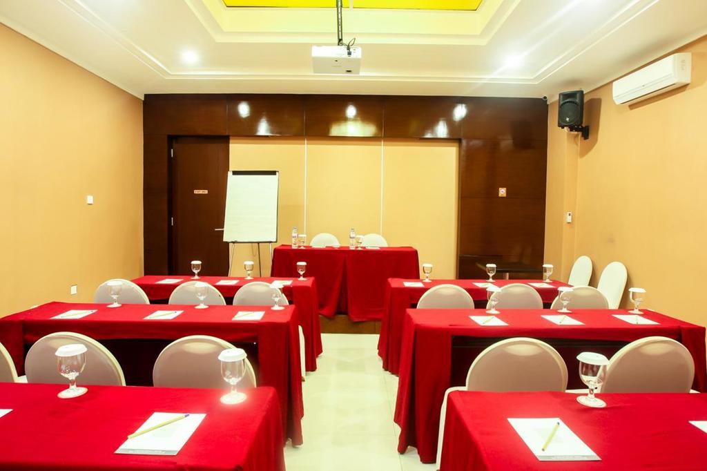 Favor Hotel Makassar City Center By Life Екстериор снимка