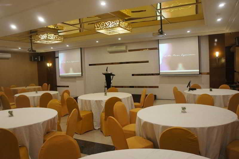 Favor Hotel Makassar City Center By Life Екстериор снимка