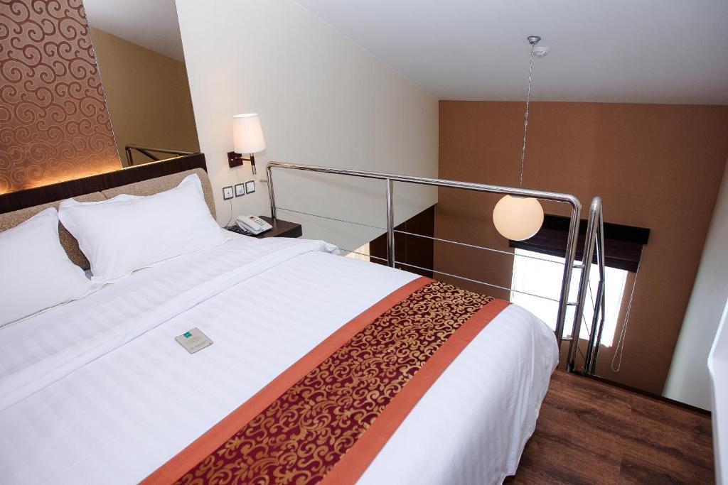 Favor Hotel Makassar City Center By Life Стая снимка