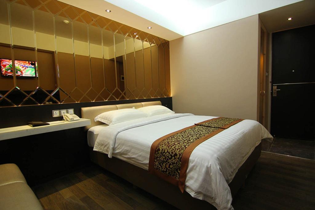 Favor Hotel Makassar City Center By Life Стая снимка