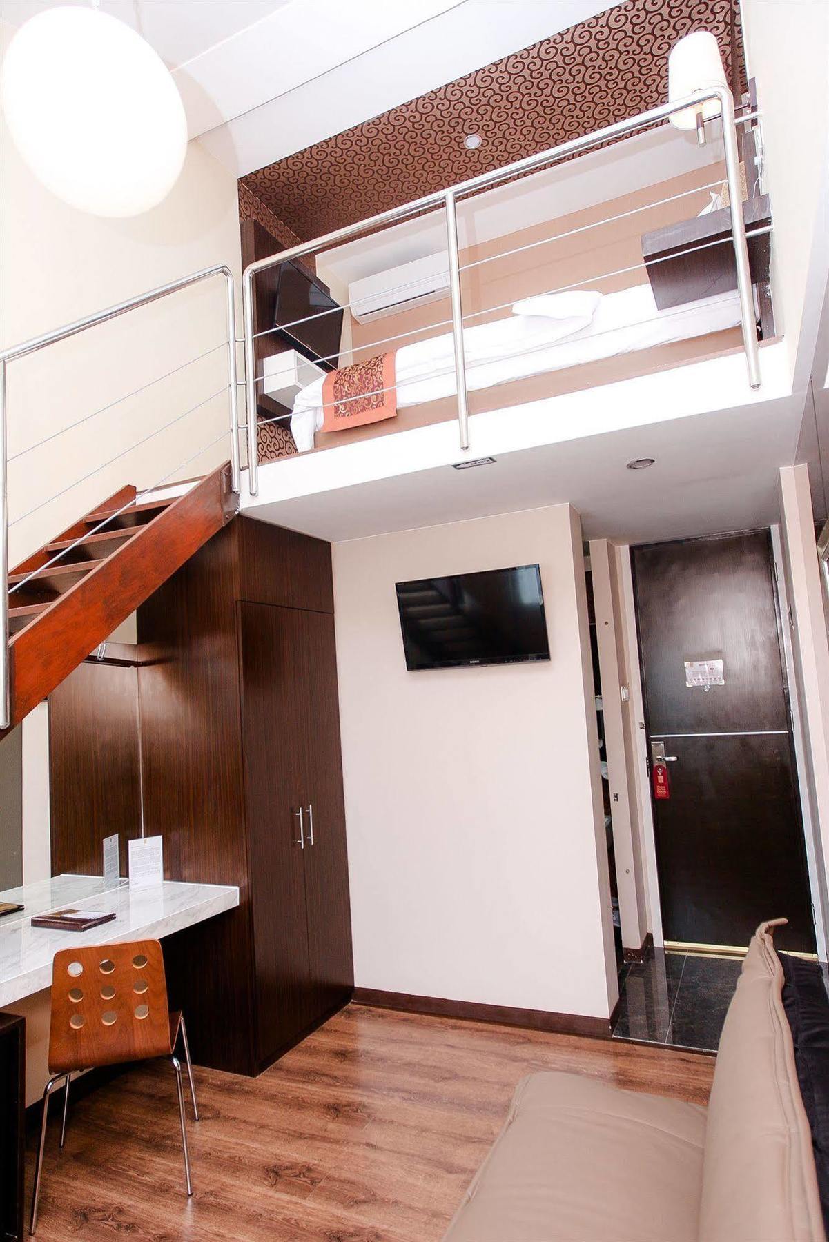 Favor Hotel Makassar City Center By Life Екстериор снимка