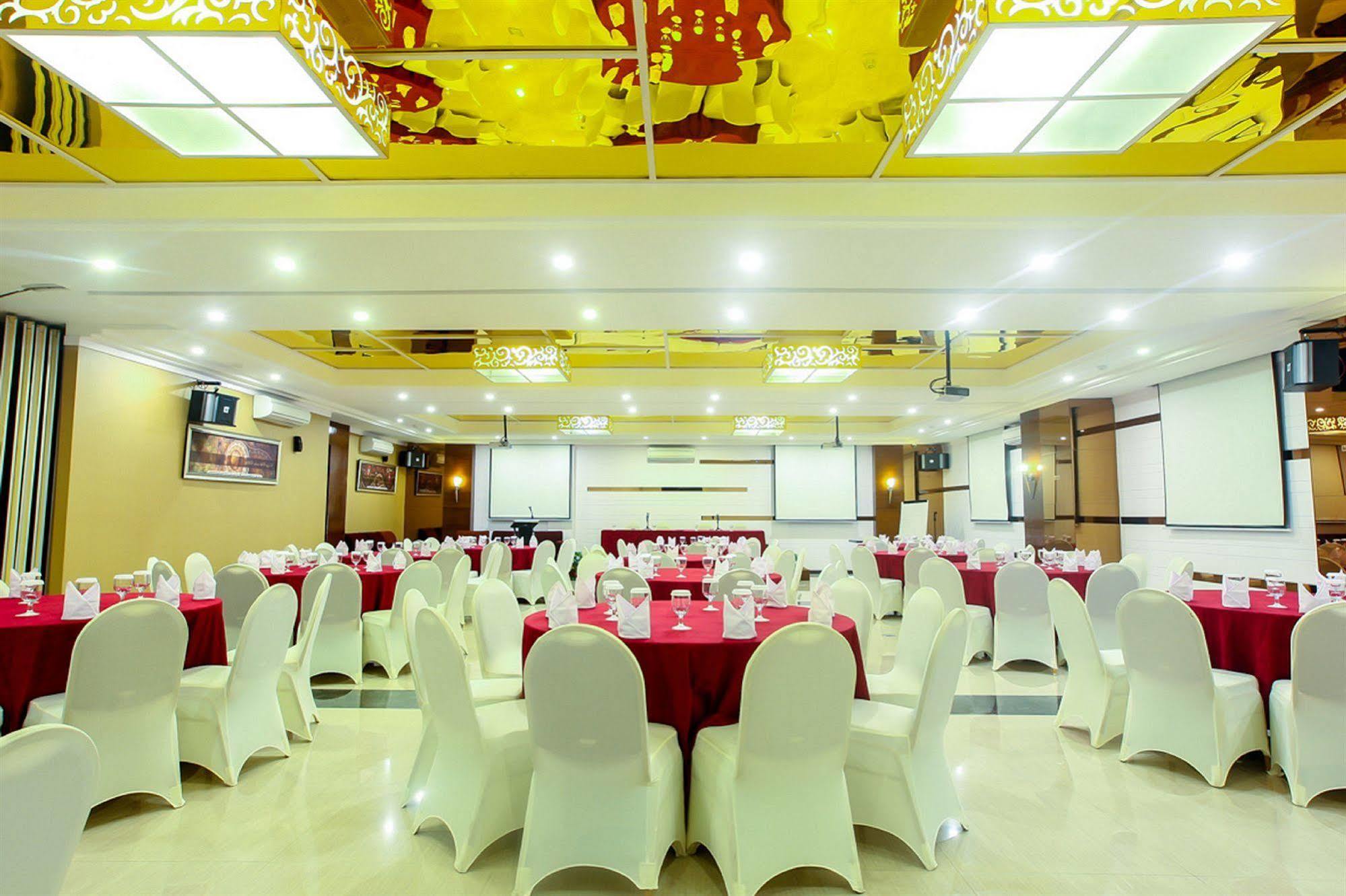 Favor Hotel Makassar City Center By Life Екстериор снимка