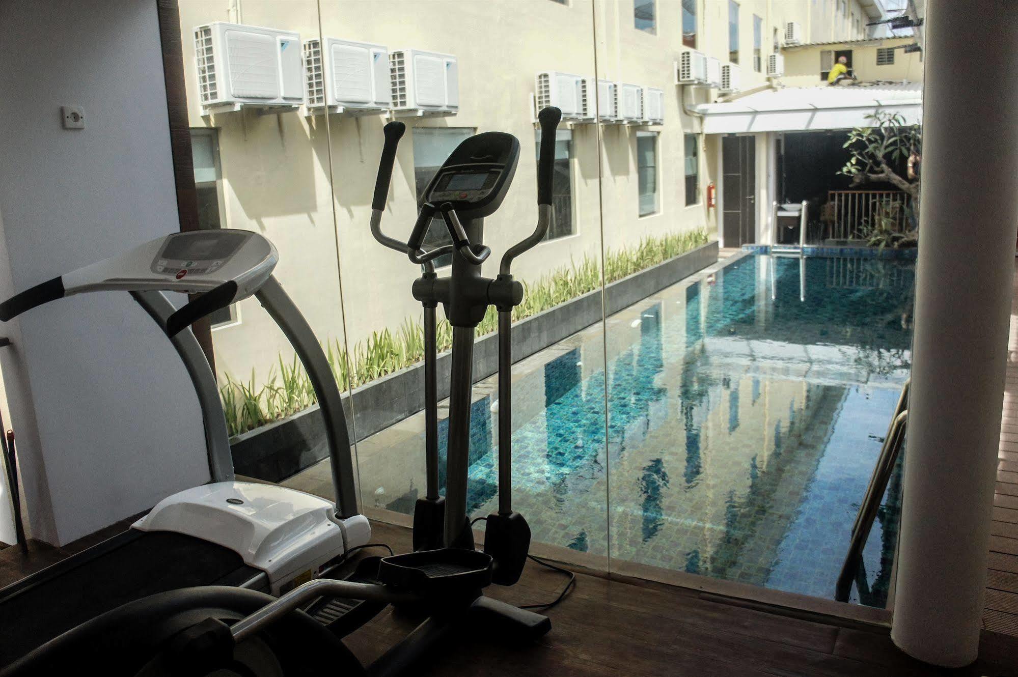 Favor Hotel Makassar City Center By Life Екстериор снимка